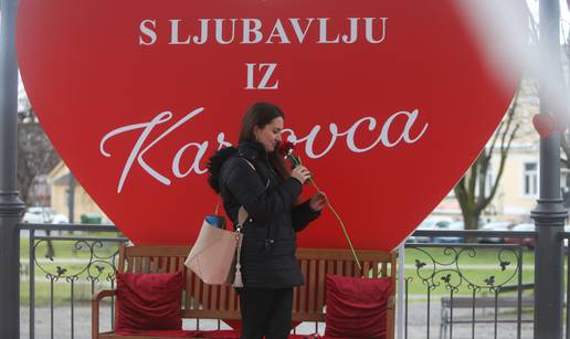 VIDEO Kutak za zaljubljene u Karlovcu oduševio je parove