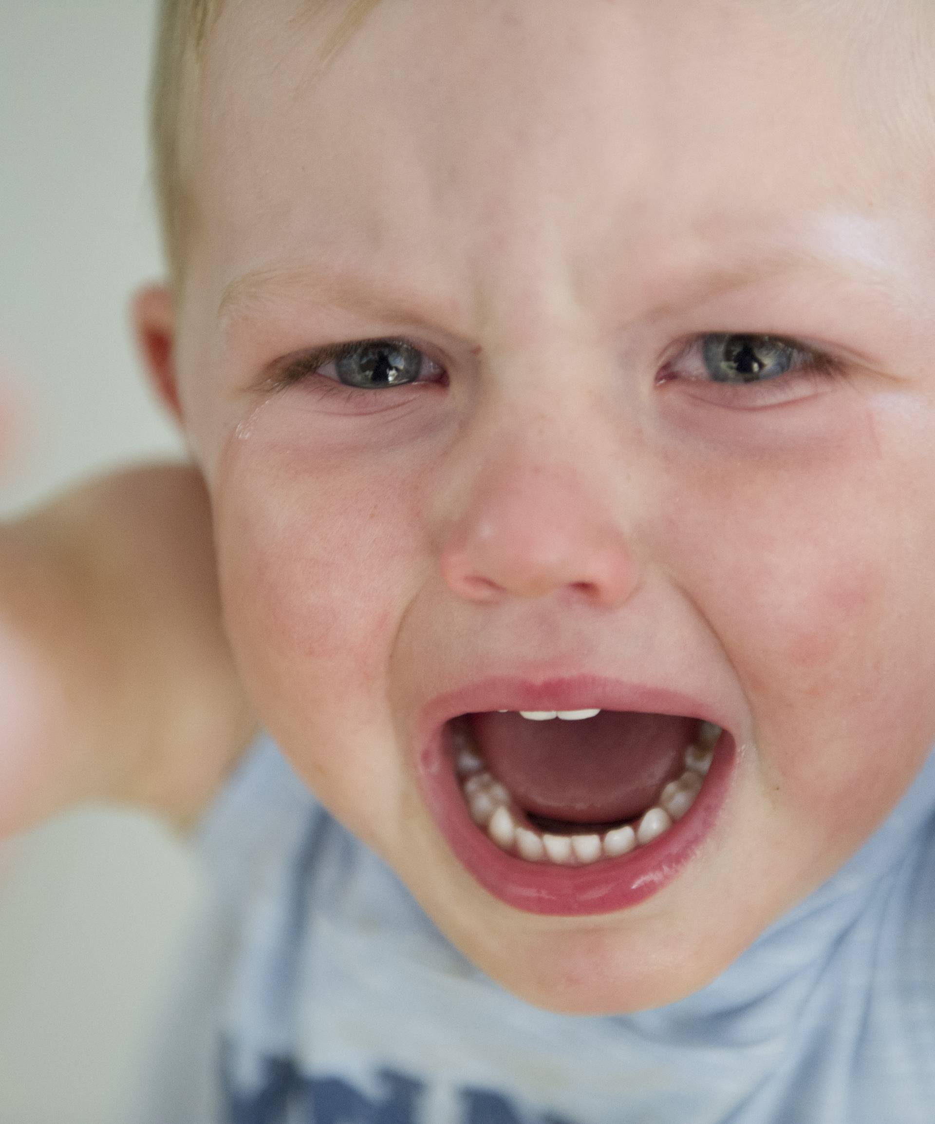 Kad dvogodišnjaci polude: Top 5 zlatnih pravila za roditelje