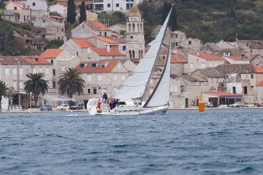 FOTO U Viškoj vali žene opet preuzimaju kormilo: Uskoro kreće deseta regata PMS Žena