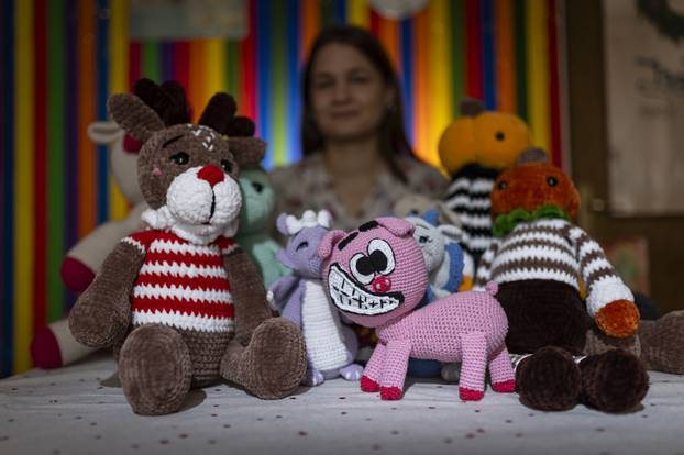 24sata Osijek: Ema Gilih heklanjem izrađuje odjevne predmete i igračke