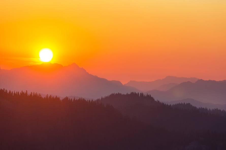 Scenic,Sunset,In,The,Mountains.,Beautiful,Natural,Background.