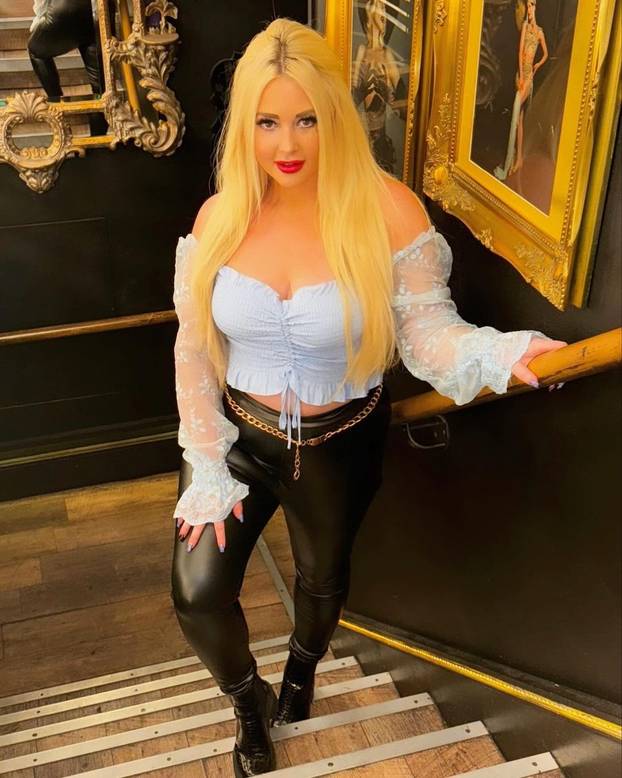 FOTO Bujnoj influencerici ova fobija otežava život: 'Bojim se!'