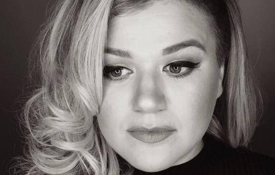 Uhodili Kelly Clarkson pa tražila zabranu pristupa: Donosili joj pakete, zvonili, 'buljili' u kuću