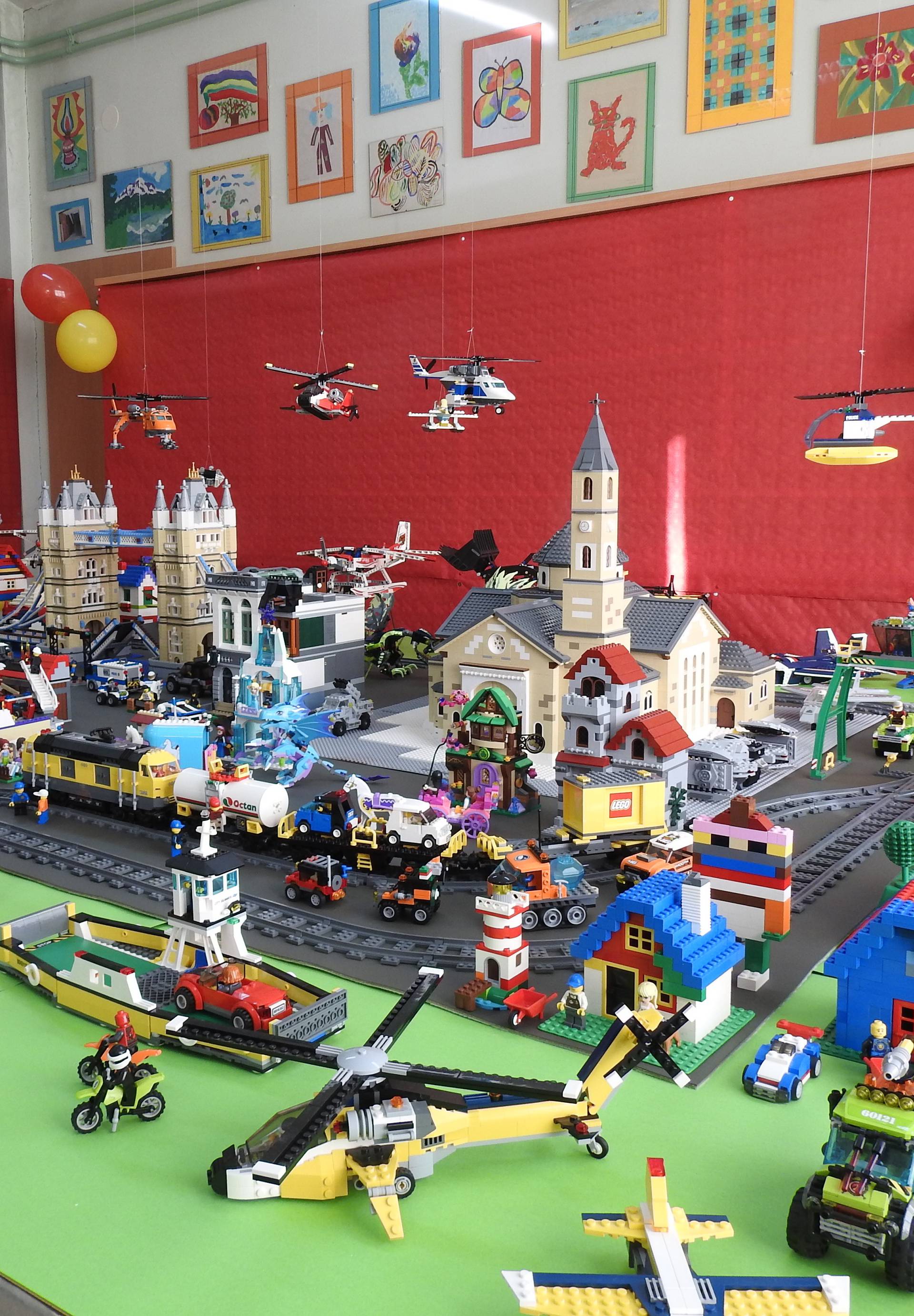Više od 100.000 kockica: U Pitomači izložba Lego kreacija
