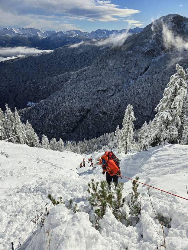 FOTO U ovoj su provaliji našli tijela tri Hrvata, spuštali se užadima, pomogao je i pas