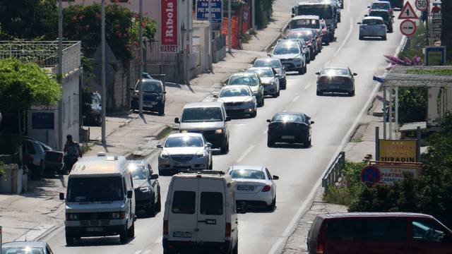 Ogromne gužve od Omiša do Splita: 'Za sat vremena sam prešao par stotina metara'