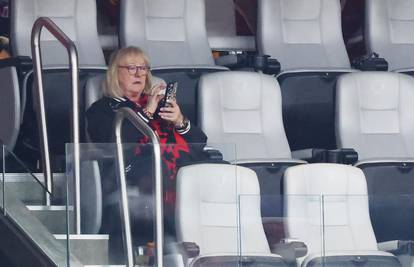Zašto mama sjedi sama? Fotka sa Super Bowla postala viralna