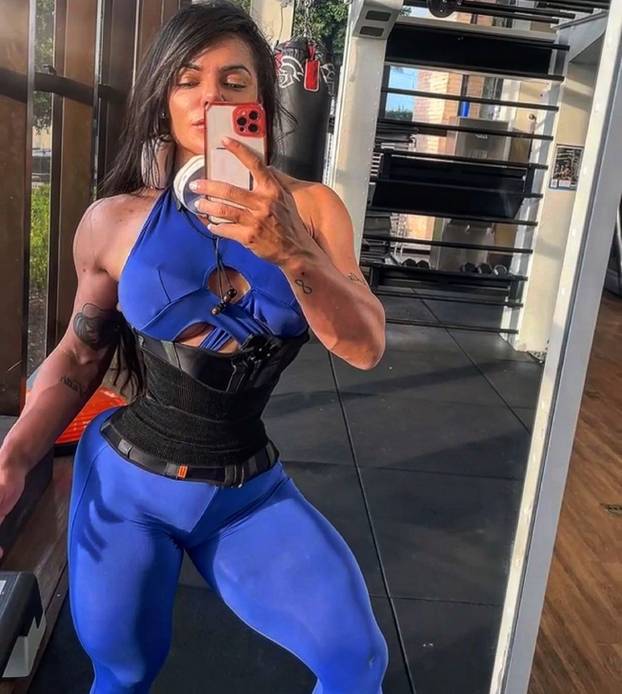 FOTO Gospođa Messi morala je reagirati zbog ovih fotki Miss Bum Bum: 'Valjda je ljubomora'