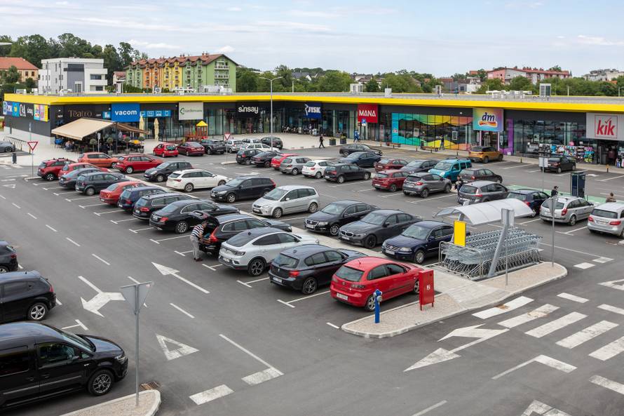 Vrijeme je za slavlje: STOP SHOP Dugo Selo puni 1. godinu i sprema nezaboravnu proslavu!