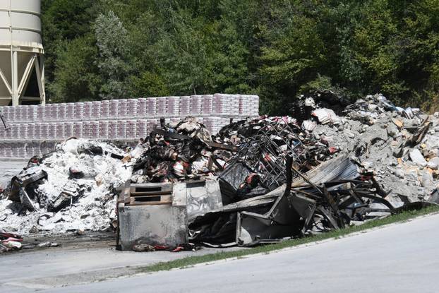 Nakon velikog požara tvornica Baumit u Siraču potpuno je uništena