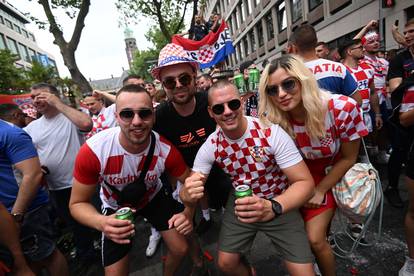 Navijačka atmosfera na ulicama Rotterdama  uoči večerašnje utakmice između Hrvatske i Španjolske