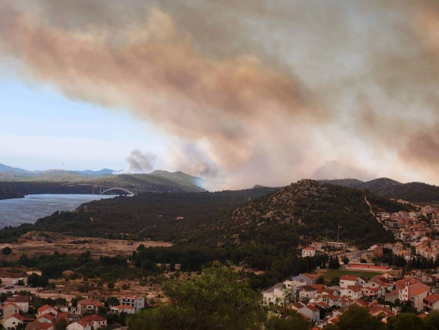 Vatrogasni zapovjednik poslao poruku: 'Zatvorite prozore, sklopite tende i čuvajte kuće'