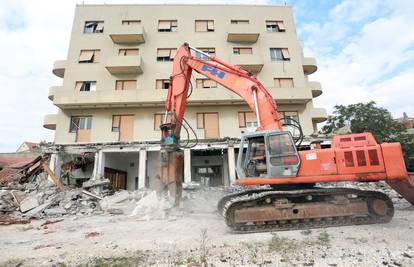 Počeli rušiti stari Ambasador, novi hotel otvorit će do 2020.