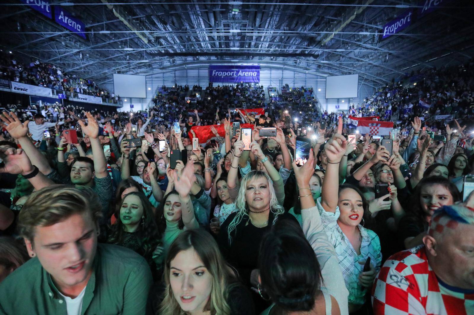 Škoro zapjevao ispred 12.000 ljudi: 'Budite ponosni Hrvati'