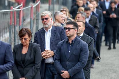 FOTO Tuga na Mirogoju: Posljednji ispraćaj ravnatelja KBC-a Zagreb Ante Ćorušića