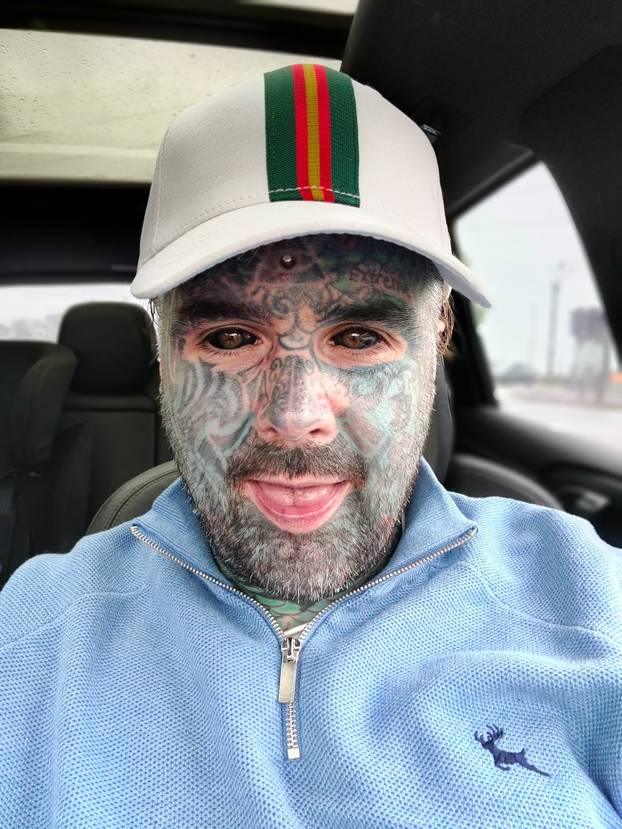 FOTO Više mu ne stane nijedna tetovaža! Uklonio je i bradavice. Evo kako je prije izgledao: Wow