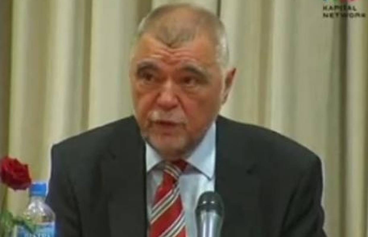 Mesiću žao što je ispričao vic o pokojnom Tuđmanu