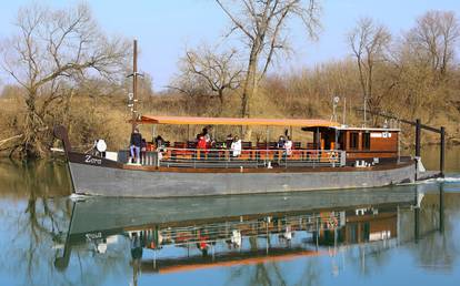 Karlovac: Počele turističke vožnje Žitnom lađom po Kupi