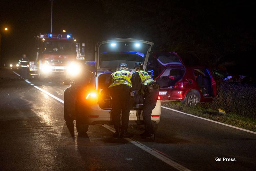 Lika: Izravno se sudarila dva auta, jedan čovjek je poginuo