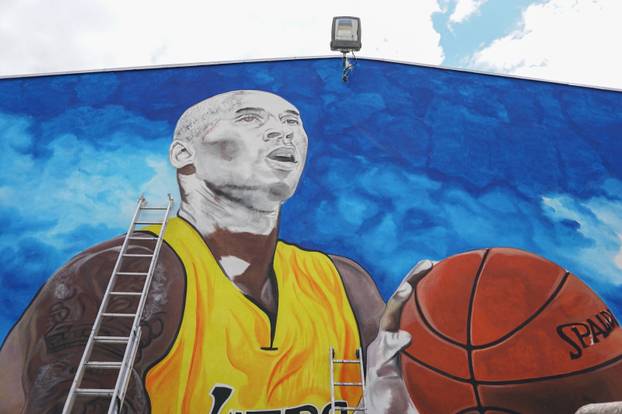 Bosanska Gradiška: Divovski mural Kobea Bryanta uz košarkaško igralište osnovne škole