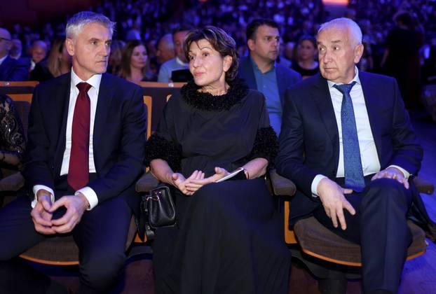 Zagreb: Brojni poznati na Božićnom gala koncertu Croatia osiguranja "Croatia povezana pjesmom" u KD Lisinski