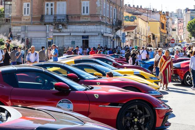 Pula: Ferrari vozila ispred pulske Arene