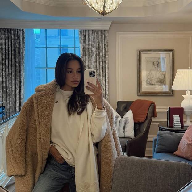 FOTO Bivša konobarica se zbog Benzeme preobratila na islam, rodila mu i dijete. Prekinuli su