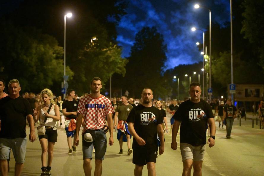 Zagreb: Završio je koncert Marka Perkovića Thompsona, kolone ljudi idu s hipodroma