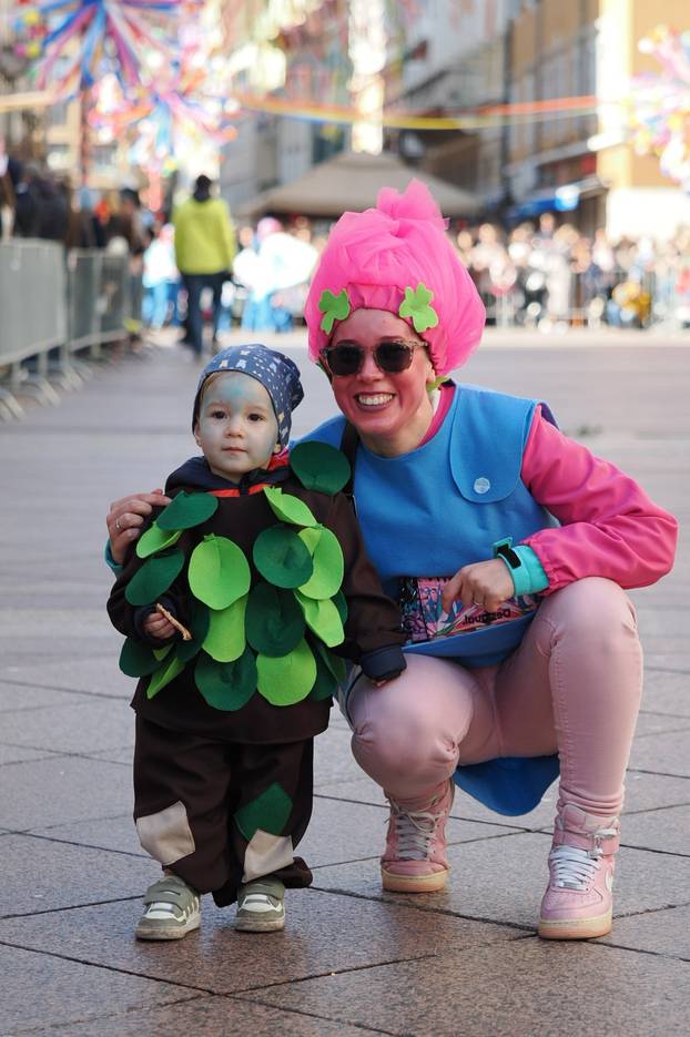 FOTO Najslađa galerija danas - Riječkim karnevalom prošetalo tisuće maškara
