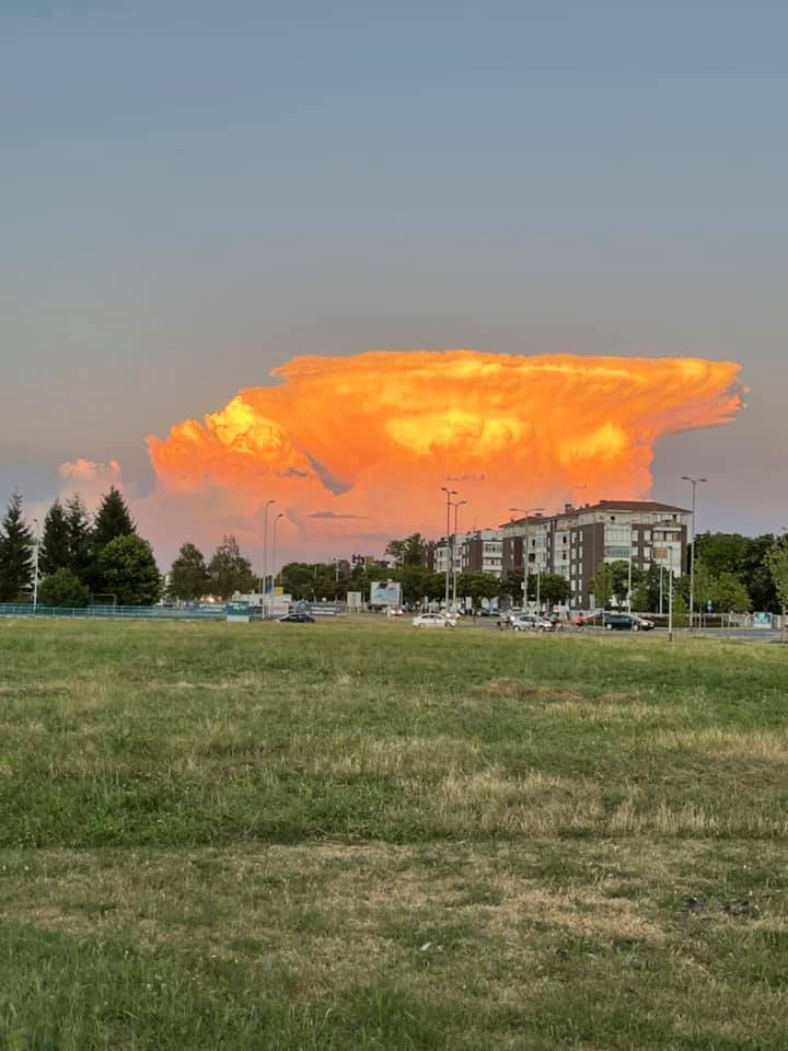 Nevjerojatne fotografije oblaka kod Slavonskog Broda, izgledao kao iz filma Dan Nezavisnosti...