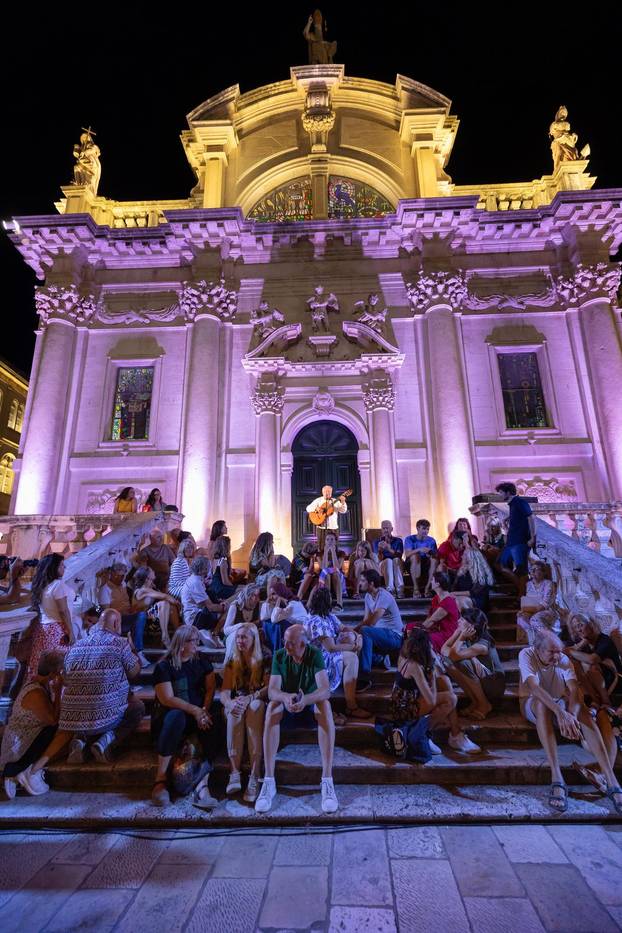 Dubrovnik: Ibrica Jusić na skalinima svetog Vlaha