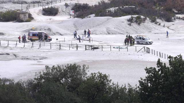 Tragedia alla Solfatara, genitori morti nel cratere con figlio 11enne