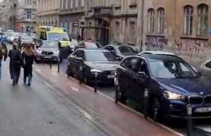 VIDEO Hitna zapela u gužvi u centru Zagreba zbog stupića. Oglasili se iz gradske uprave