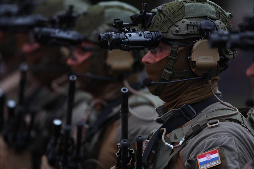 Zagreb: Generalna proba svečanog vojnog mimohoda