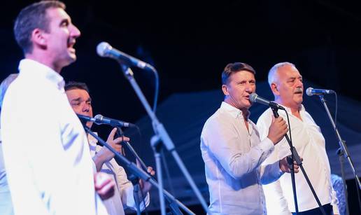 Tomislav Bralić i klapa Intrade nastupali na festivalu u Vrsaru