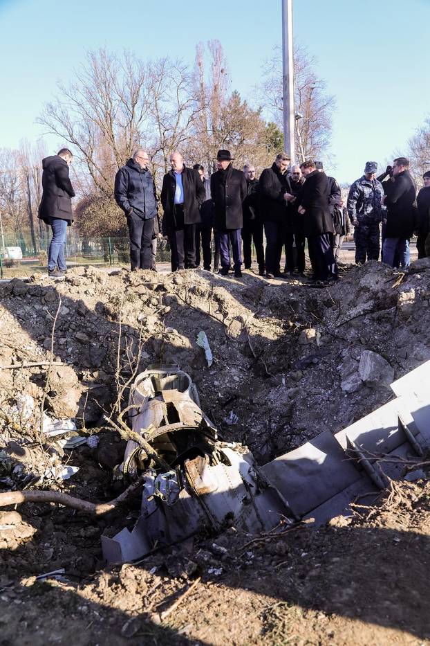 Zagreb: Premijer Andrej Plenković i  nadležni članovi Vlade obišli su mjesto pada besposadne letjelice