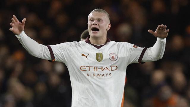 FA Cup - Fifth Round - Luton Town v Manchester City