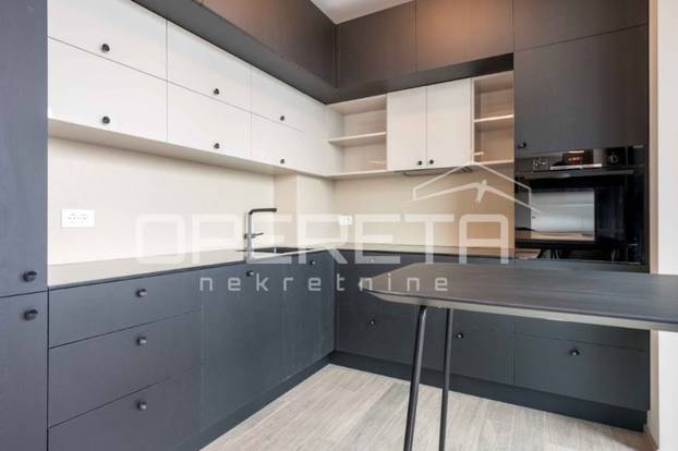 FOTO Stan u srcu Varaždina ima bazen, jacuzzi i saunu! Cijena će mnoge iznenaditi...