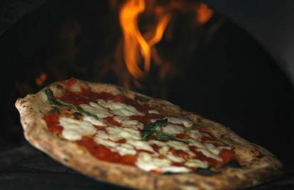 Za besplatnu pizzu zapalio je restoran konkurencije
