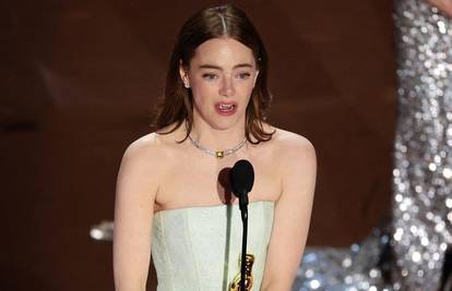 Emma Stone zaplakala tijekom govora na Oscarima i obratila se kćeri: Moja djevojčice, hvala!