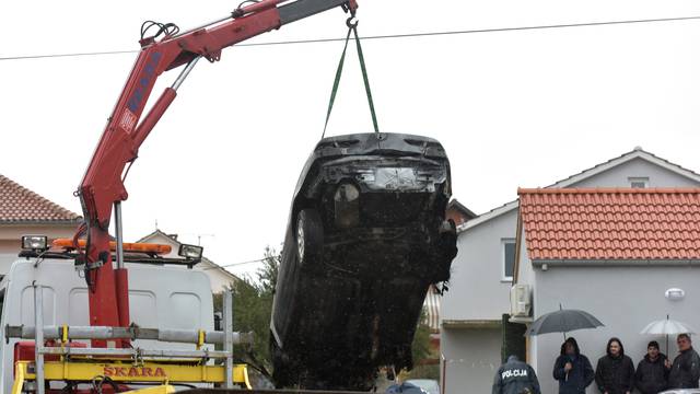 Zadar: VuÄna sluÅ¾ba odvozi jedan od dva zapaljena automobila