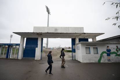 FOTO Pogledajte kako polako nestaje naš kultni stadion. Bageri i rušenje prije obnove...