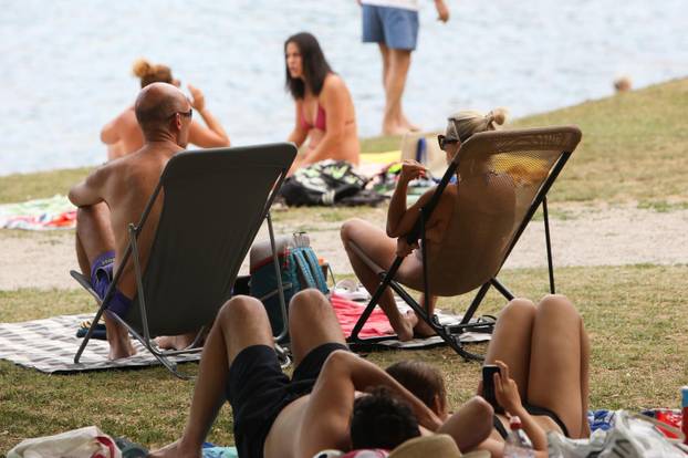 Karlovac: Osvježenje u rijeci Korani