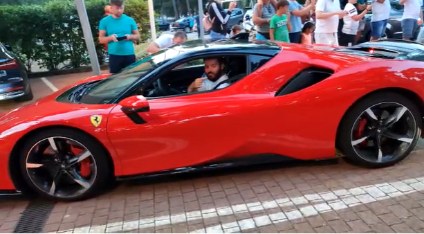 VIDEO Jurilice se pokazale na Lošinju: 'Mate, a di baš Ferrari?'