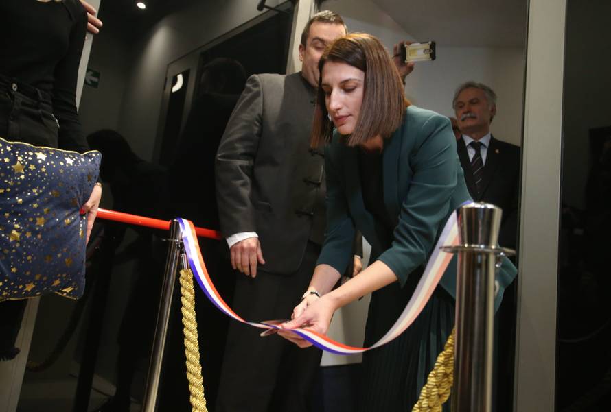 Split: Planetarij na Pomorskom fakultetu otvorila supruga nestalog kapetana Dine Miškića