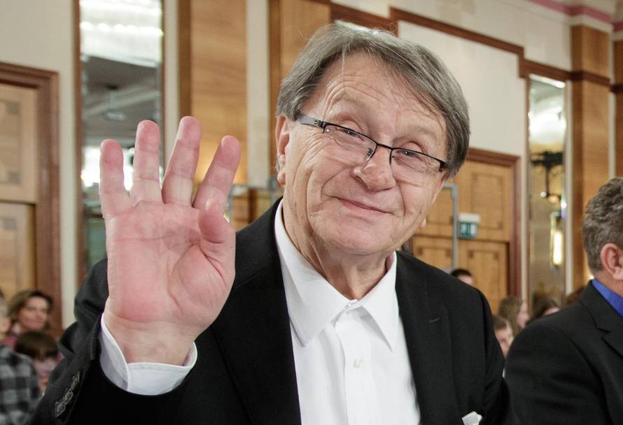 Ćirine anegdote: Kamenje leti na mene, ja samo hodam...