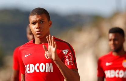 Rastura ga nervoza: Mbappé se posvađao, klub ga suspendirao!