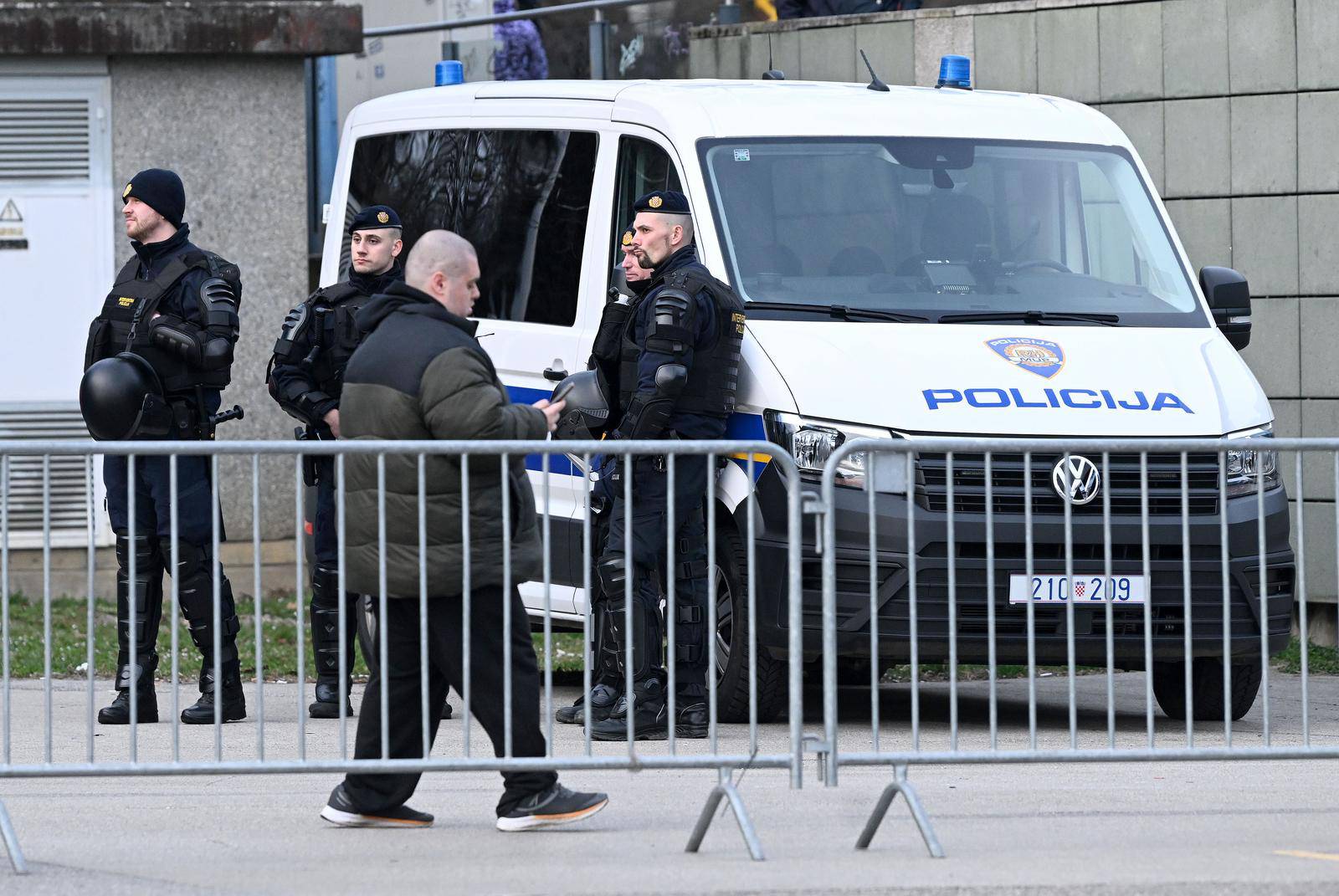 Zagreb: Jake sigurnosne snage oko stadiona Maksimir