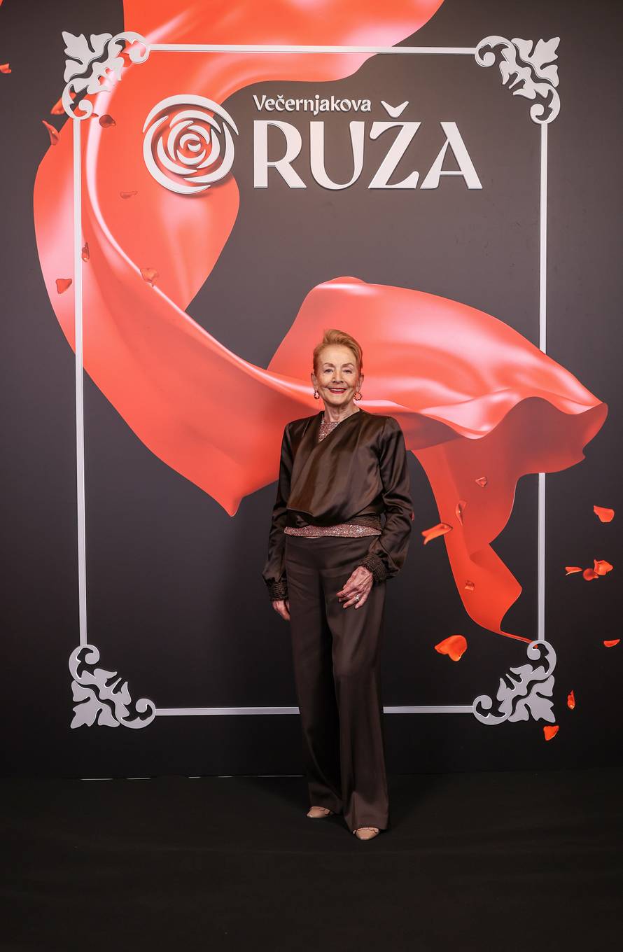 Zagreb: Uzvanici na dodjelu medijske nagrade "Večernjakova ruža" u Hrvatskom narodnom kazalištu