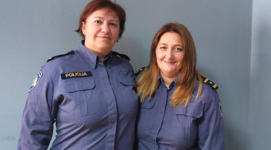 Policajke u showu: Pendrek i kuhača jednako im dobro stoje